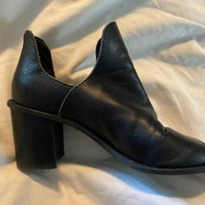 Black Chinese Laundry leather heels size 8